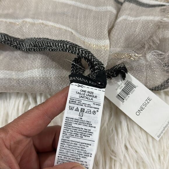 BANANA REPUBLIC SCARF NWT - Picture 6 of 7